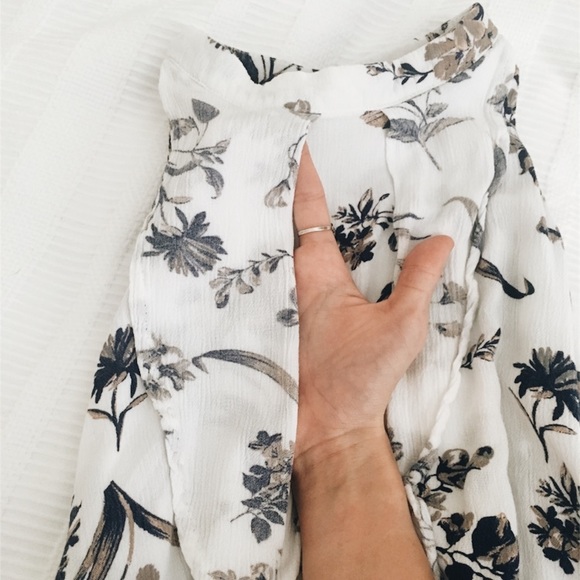 Floral tank - Picture 3 of 3